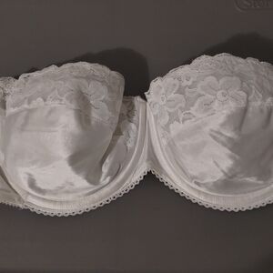 Elegant White Lace Bra-Vintage Playtex White Strapless Pin-up 38B
